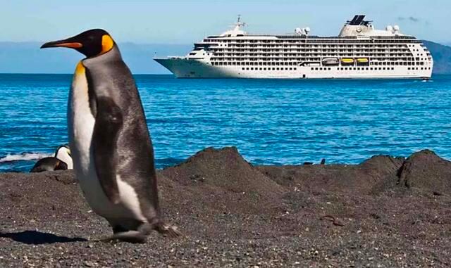 “The World”  es el único crucero con una pista de tenis profesional a bordo. (Foto: Mega ricos)