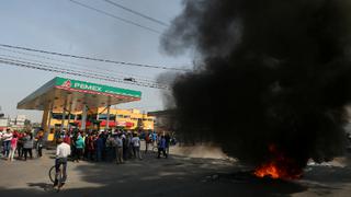 Presidente mexicano dice compartir "enojo" por gasolizano pero lo justifica