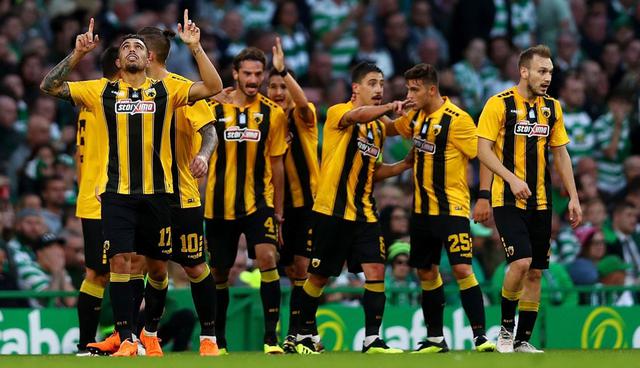 FOTO 31 | AEK Atenas es vestido por Capelli Sport.