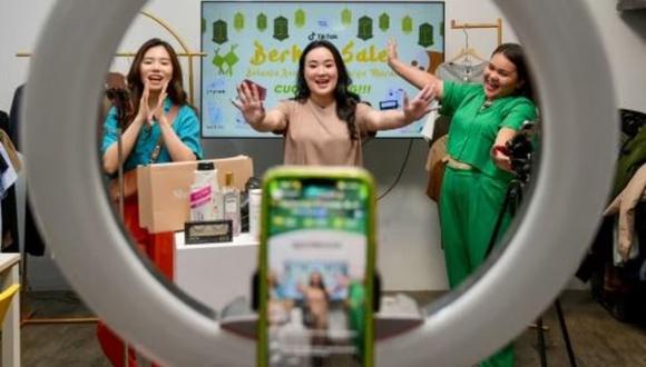 La “TikTok Shop”, creada en 2021, dispone actualmente de más de dos millones de vendedores en Indonesia. (Foto: AFP)