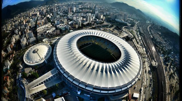 Maracaná (Río de Janeiro – Brasil). El histórico estadio brasileño fue en su momento el más grande del mundo. Sin embargo, su capacidad para casi 200,000 espectadores fue reducida a 79,000. Fue construido para el Mundial de 1950, y fue escenario de la mít