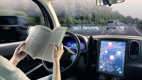 La inteligencia artificial es el avance tecnológico que se enfoca en capacitar a un vehículo a que adopte conductas de un ser humano, imitando las funciones cognitivas. (Foto: iStock)