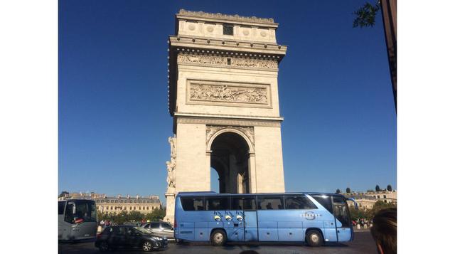 No obstante todo lo anterior, un problema para París es la alta presencia de turistas. Se cree que unos 60 millones llegan anualmente. Los buses que los transportan generan contaminación.