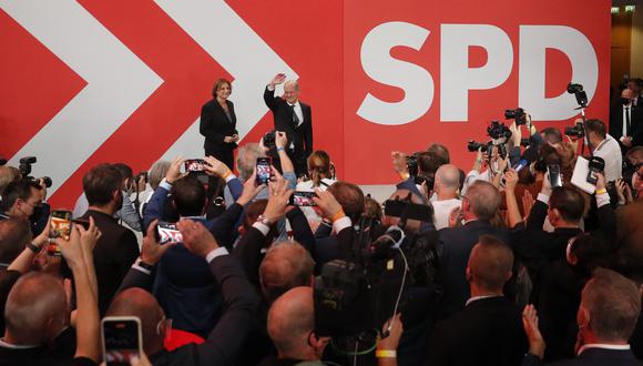 El SPD hizo del aumento del salario mínimo y de las pensiones una de sus promesas estrella. Olaf Scholz, actual ministro de Finanzas, moderado, está muy presionado por el ala izquierda de su partido. (Foto: AFP)