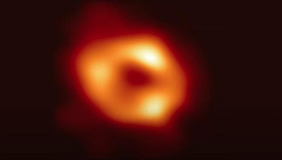 Anteriormente, la comunidad científica ya había observado estrellas orbitando alrededor de algo invisible, compacto y muy masivo en el centro de la Vía Láctea. (Foto: AFP)