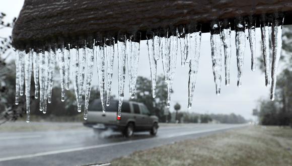 El agua congelada en las carreteras de Florida es un fenómeno bastante inusual. (Foto: AP)