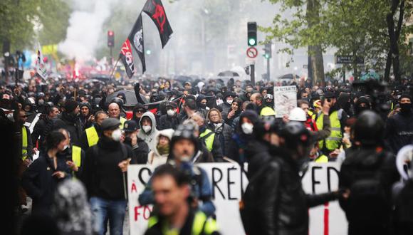 Miles de ciudadanos salieron a las calles de Francia para protestar contra la reforma de pensiones en pleno 1 de mayo, fecha en que se celebra el Día del Trabajador (Foto: EFE/EPA/CHRISTOPHE PETIT TESSON)