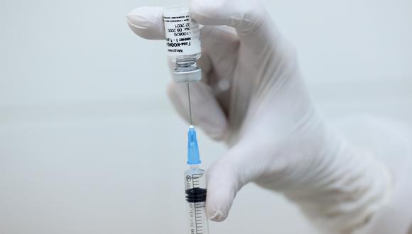 La vacuna utiliza adyuvantes –agentes que fomentan la respuesta de una vacuna– tanto de Glaxo como de Dynavax Technologies Corp.