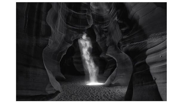 Phantom. La foto más cara de la historia fue la captada por Peter Lik, quien aprovechó un haz a través de las rocas que forman el Antelope Canyon de Arizona, lo que originó algo que el mismo ha llamado como “fantasma”. Se pagó por ella US$ 6.5 millones.