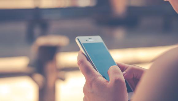 Cuando el usuario descarga estos aplicativos en su celular, le exigen brindar información personal y acceso a datos que pueden vulnerar su ciberseguridad. (Foto: Pixabay)