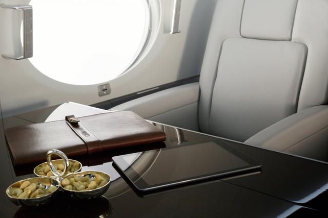 FOTO 8 | La cabina se mantiene muy bien iluminada en los viajes diurnos, gracias a las 12 ventanas ovaladas que dejan pasar la mayor cantidad de luz posible. (Foto: Gulfstream)