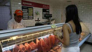 Comisario europeo urge a Brasil a "restablecer" la confianza en sus carnes