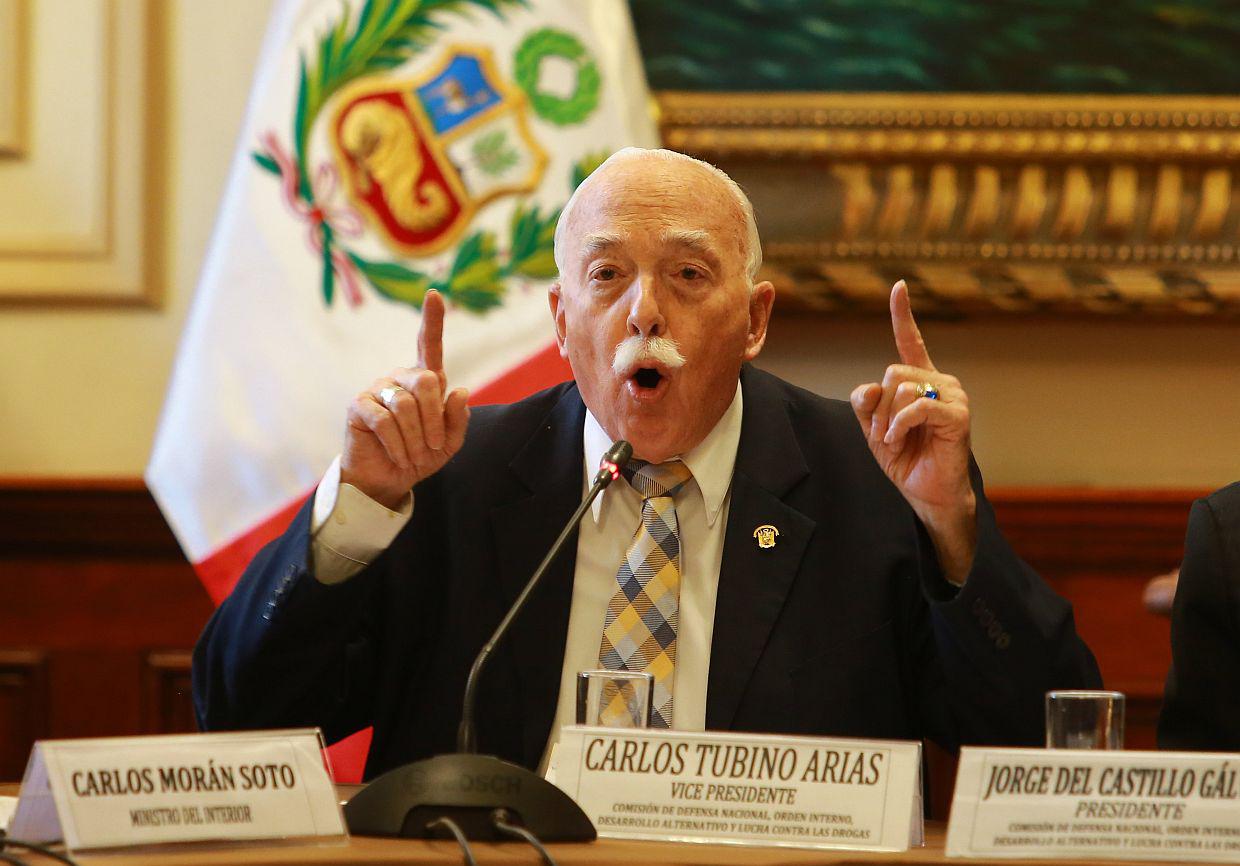 El vocero de Fuerza Popular, Carlos Tubino, señaló que Kenji Fujimori no debería regresar al Congreso porque no se trata de una sanción administrativa. (Foto: GEC)