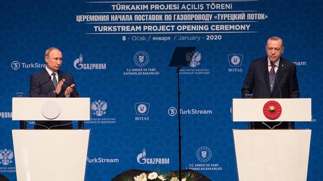 Putin y Erdogan criticaron la escalada de tensión entre Washington y Teherán, que culminó esta madrugada en un ataque iraní a una base militar estadounidense en Irak, en respuesta al asesinato de Soleimani. (Foto: Bloomberg)