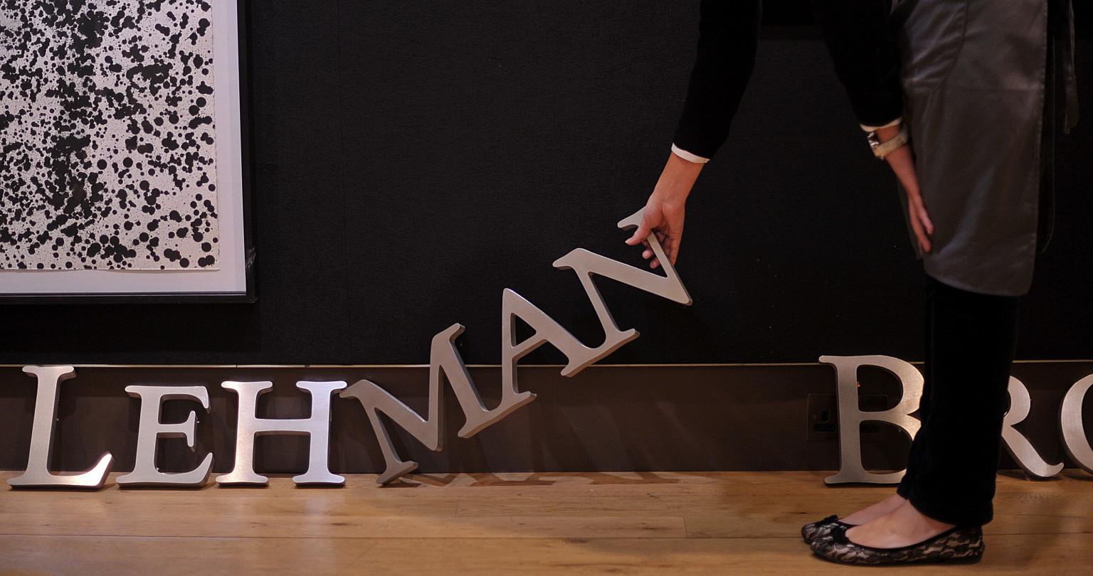 La acción se hundió y los números dos y tres del grupo fueron despedidos. El banco intentó desesperadamente conseguir liquidez, encontrando a un socio dispuesto a comprar una parte de sus actividades. (Foto: Getty)