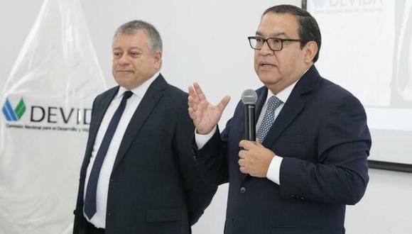 Alberto Otárola presentó al presidente ejecutivo de Devida, Carlos Antonio Figueroa. Foto: PCM