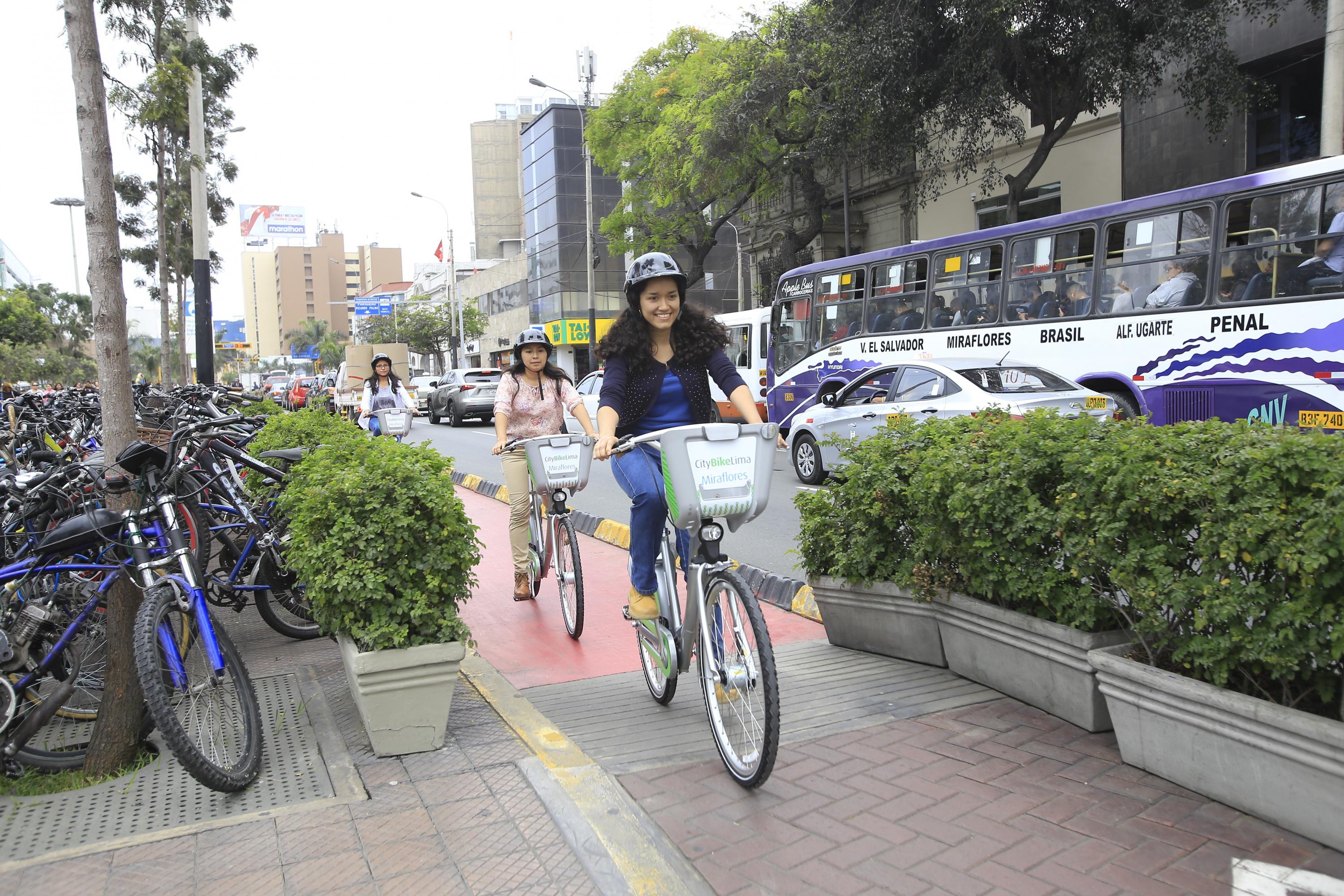 Norma establece que los ciclistas tendrán derecho a estacionamientos públicos gratuitos y que cada municipio deberá dotar a su jurisdicción de ciclovías y señalización. (Foto: GEC)