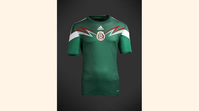 Los mexicanos también han hecho una gran primera fase en este Mundial. Sus hinchas lo saben y es por eso que han abarrotada las tiendas para conseguir la camiseta oficial. (Foto: Lataringa)