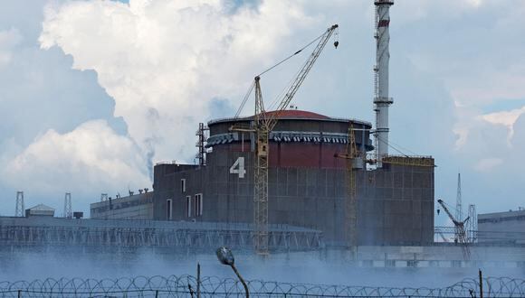 El Ministerio de Defensa ruso dijo que los ataques ucranianos habían dañado las líneas eléctricas de alta tensión que dan servicio a la planta de la era soviética y la obligaron a reducir la producción de dos de sus seis reactores para “evitar interrupciones”. (Foto: Reuters)