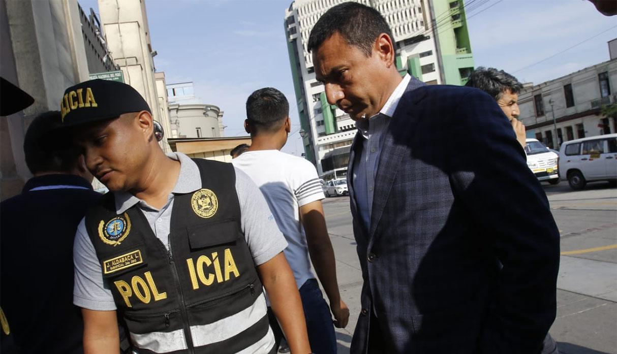 Gerente general de Enapu, Javier Prieto Balbuena, se entregó a las autoridades. (Foto: Miguel Bellido Almeyda / GEC)