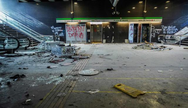Los daños en el Metro de Santiago impactaron en una ciudad de 7 millones de habitantes, de los que 2,9 millones viajan a diario en esta red inaugurada en 1975, hoy una de las más modernas de América Latina. (Foto: AFP)