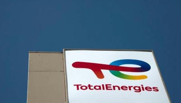El logotipo de la compañía francesa TotalEnergies en una gasolinera de Berlín, el 29 de abril de 2022 afp_tickers