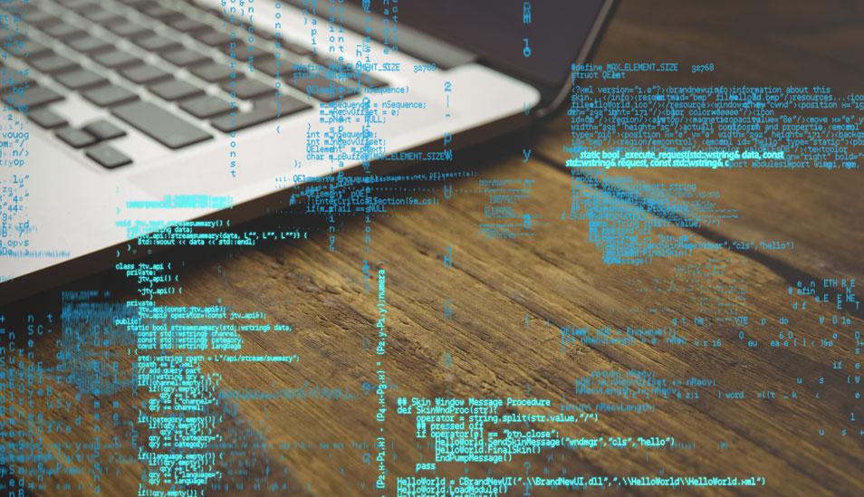 FOTO 3 | Ascenso de los ataques a macOS

 

La cuota de Apple en el mercado de los equipos de escritorio va en aumento y el malware diseñado para infectar los Mac crece en consonancia con ello. Pronosticamos un incremento en la cantidad de ataques dirigidos a usuarios de Mac, algo que ya estamos empezando a detectar en nuestra telemetría interna. Nuestros datos ponen de manifiesto no solo un nuevo malware específico de macOS, sino también mecanismos y herramientas especialmente diseñados para este sistema operativo con el fin de capitalizar los Mac después de las violaciones de la seguridad. Ya hemos presenciado esto en amenazas persistentes avanzadas anteriores alojadas en componentes específicos de Mac. (Foto: Freepik)