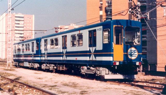 Foto 6 |  A los trenes suburbanos de sus 15 líneas suben ahora casi 600 millones de pasajeros al año, con un promedio de 2,2 millones cada día laborable. Es la tercera red del mundo en número de estaciones y la cuarta en extensión por detrás de Nueva York, Londres y Moscú.