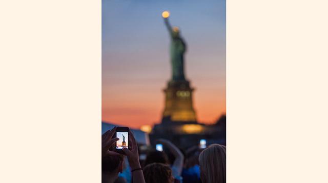 La Estatua de la Libertad en Nueva York mide 46 metros de altura y en total llega a 93 si contamos la base.
