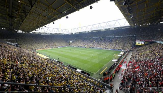 FOTO 3 | En un estadio de la Bundesliga escucharíamos "Wurst" (salchicha), quien seguramente lanzará un pase "pase pepino" (Alemania) o bien "pases neumonía" (Polonia), que harán correr a todos sus compañeros.  (Foto: Getty)