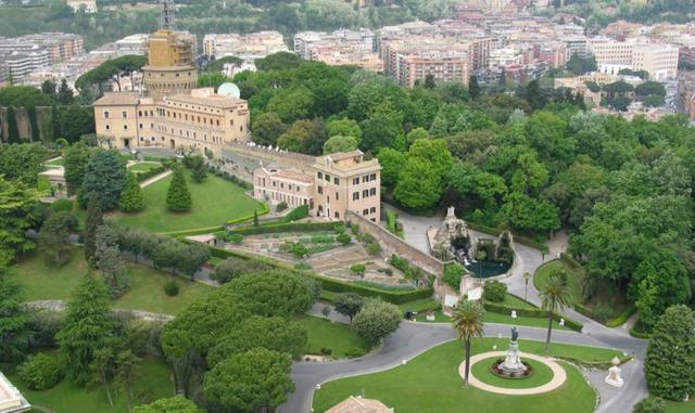 FOTO 8 | La Ciudad del Vaticano tiene la edad más baja para el consentimiento sexual de Europa: a partir de los 12 años los niños ya pueden mantener relaciones sexuales.