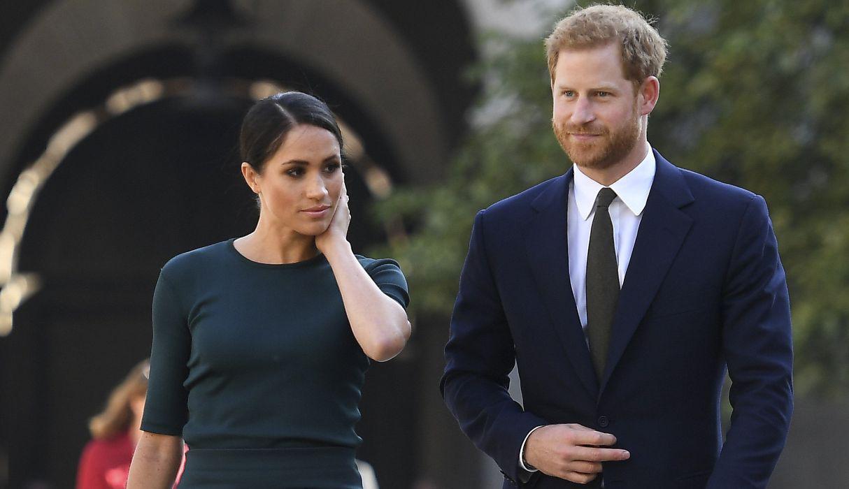 El príncipe Harry y su esposa Meghan Markle quieren abandonar sus roles como miembros de la realeza para pasar más tiempo en América del Norte. (Foto: AFP)