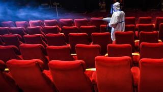 Cinemex cerrará salas de cine y buscará reestructurar deuda