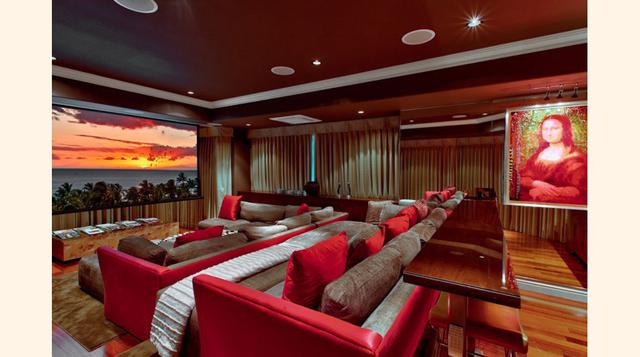 Tiene muebles hechos a mano procedentes de países poseedores de arte original. (Foto: Megaricos)