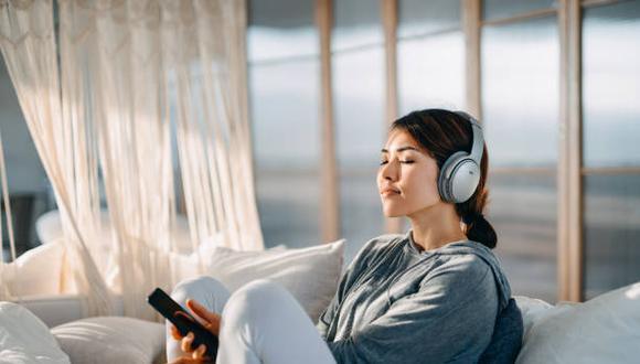 La mayor parte de los encuestados afirmó escuchar música a través de plataformas digitales, según el análisis, hecho por la firma AudienceNet. (Foto: iStock)