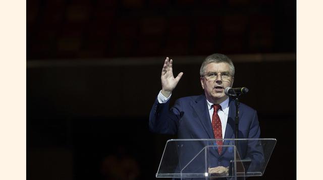 "Miren el nuevo puerto, los nuevos hoteles y tiendas que han sido y serán creados por esta mejora de la industria del turismo", dijo Bach en un discurso pronunciado durante la ceremonia de presentación de las medallas olímpicas. (Foto: AP)
