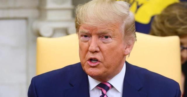 FOTO 4 | - Dos cargos contra Trump -
El Comité Judicial de la Cámara aprobó el 10 de diciembre dos cargos contra Trump.
Según la acusación, Trump cometió “abuso de poder” al pedirle a Zelenski que abriera una investigación sobre Biden. Al hacer eso socavó “la integridad” de los comicios del próximo año.
Los demócratas del Comité también acusaron al presidente estadounidense de “obstaculizar el buen funcionamiento del Congreso” al impedir que los miembros de su administración testificaran durante la investigación. (Foto: AFP)