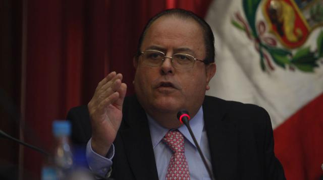 Julio Velarde Flores. Se mantendrá en la presidencia del BCR, tal como ya había adelantado PPK. Velarde ocupa ese cargo desde el 2006. Tiene una Licenciatura en Economía de la Universidad del Pacífico, así como una Maestría y un Doctorado en Economía de l