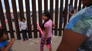 Historia del columpio que eliminó la frontera México-EE.UU. por unas horas