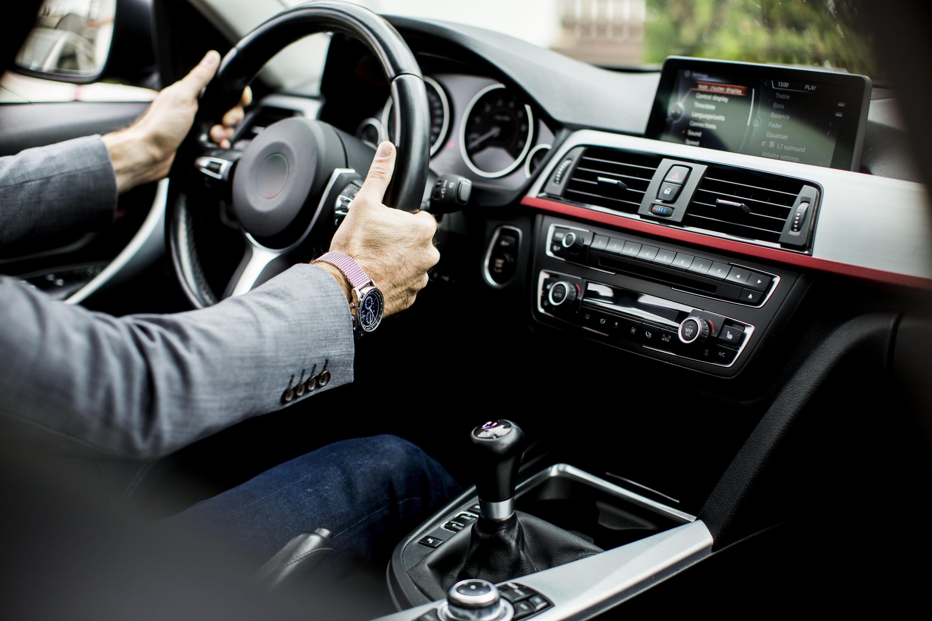 Para oírte mejor. Los sistemas de audio buscan crear notas altas en 360 grados.