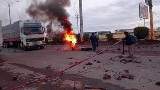 “Estamos tratando de sobrevivir”, dice camionero afectado por bloqueos en Perú