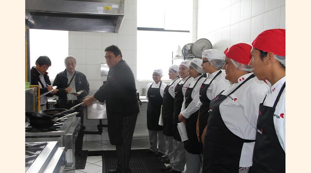 Cocina Peruana e Internacional. Esta carrera de tres años se estudia en              Cenfotur – Centro de Formación en Turismo. Sus egresados tienen un sueldo promedio de S/ 1,753.