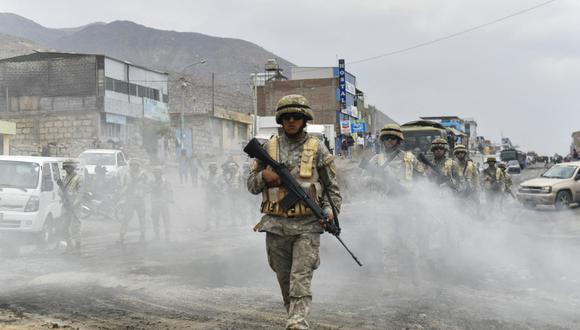 Las Fuerzas Armadas y Policía Nacional intentaron liberar un tramo de la Panamericana Sur en Chala, que se encuentra bloqueada por mineros artesanales