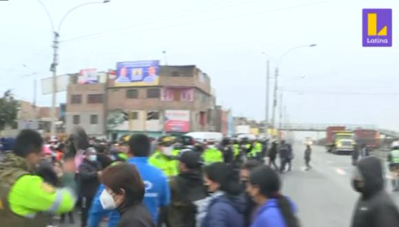 Protestas se registran este miércoles en la Av. Néstor Gambetta. Foto: Latina