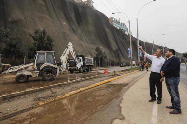 El alcalde de Lima, Jorge Muñoz, informó que a fin de salvar la vida de las personas que circulan por esta vía, “se procederá a ‘desquinchar’ la zona". (Foto: MML)