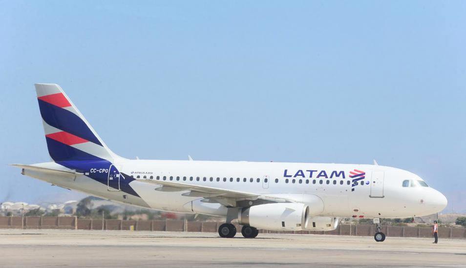 Foto 1 | Desde el 20 de marzo, Latam Airlines Perú iniciará la ruta Lima-Ilo, con tres frecuencias semanales, en la que esperan trasladar 40 mil pasajeros al año. Y en julio iniciará la conexión Cusco-La Paz, siendo la novena ruta que parte desde la Ciudad Imperial.  (Foto: GEC)