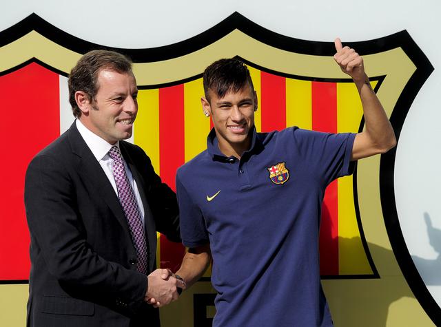 FOTO 8 | Neymar, del Santos al Barcelona en 2013 por 88,5 millones de euros (+) (Foto: afp)
