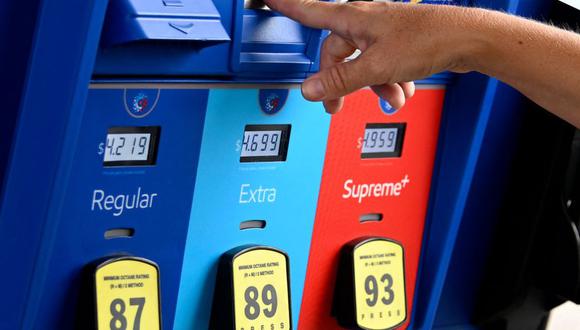 “Cuando vemos grandes incrementos en los precios de la gasolina, esto afecta mucho a las personas”, expresó Abbie Langston, directora de economía equitativa en “PolicyLink”.