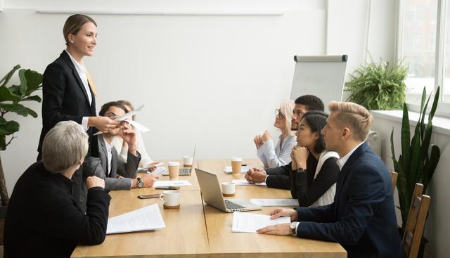 Foto 2 | Motivar a sus empleados: ¨Es imprescindible que le pueda decir a su equipo qué está haciendo bien y qué está haciendo mal¨, añadió la experta. (Foto: Freepik)