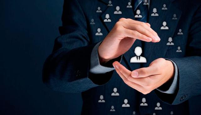 FOTO 4 | Sin excusas externas. Nada de echar balones fuera. Quien ha cometido el error soy yo y eso es lo que debo transmitir. Se suele tener la manía de cargar la responsabilidad en factores externos: “son normas de la compañía, tengo excesivo trabajo, estoy desbordado”. Es mejor asumir la totalidad de la responsabilidad: “Me he equivocado con la estrategia a aplicar. Pensé que era la acertada, pero no sopesé las variables”. Si bien es cierto que no debemos buscar excusas ni justificarnos por lo que hemos hecho o por lo que ha pasado, sí es bueno explicar al otro qué hay detrás de nuestro error. (Foto: iStock)